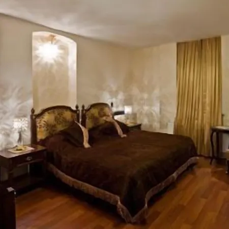 Апартаменты Ascot House *