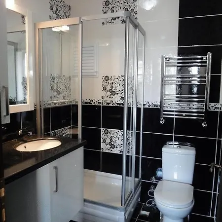 Апартаменты Ascot House *